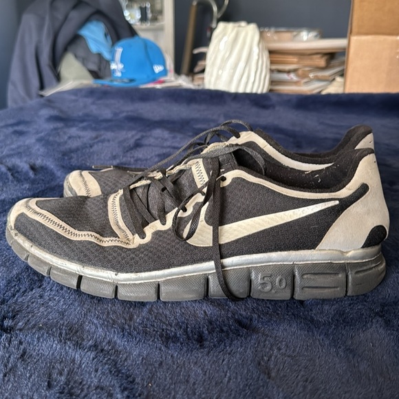 Nike Free 5.0 Black and Silver size 13 - Picture 4 of 8